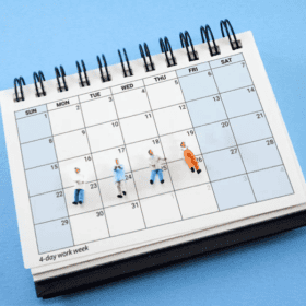 Kalender mit 4-Tage-Woche für bessere Work-Life-Balance.